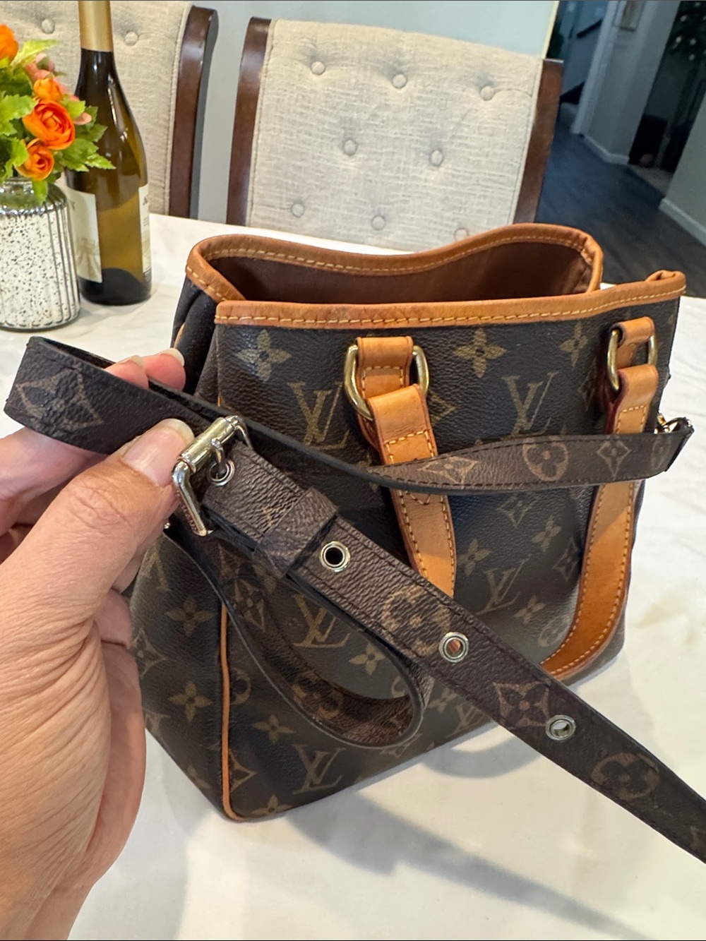 Authentic Louis Vuitton PM Batignolles bag in iconic monogram canvas - Picture 12 of 16